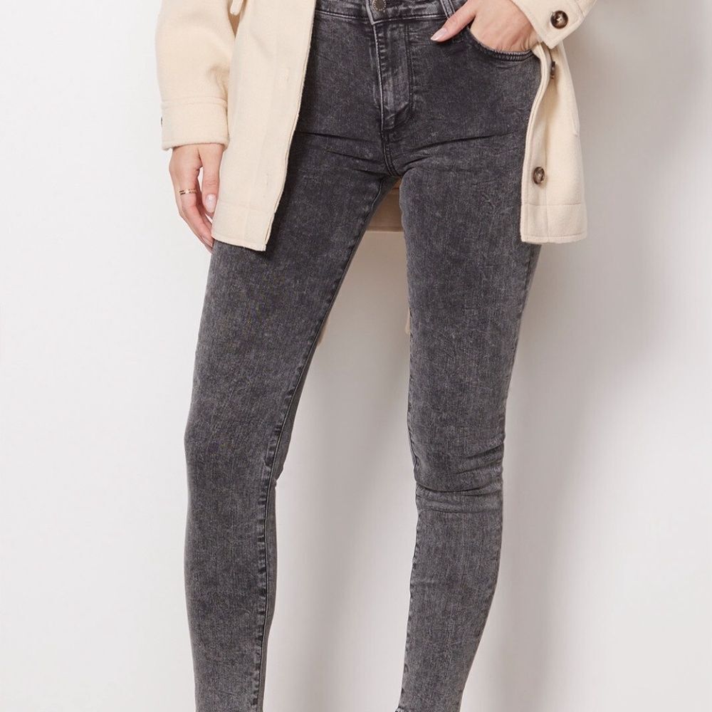 AG The Farrah Distressed Grey Skinny Ankle‎ Jeans Sz 26 R
